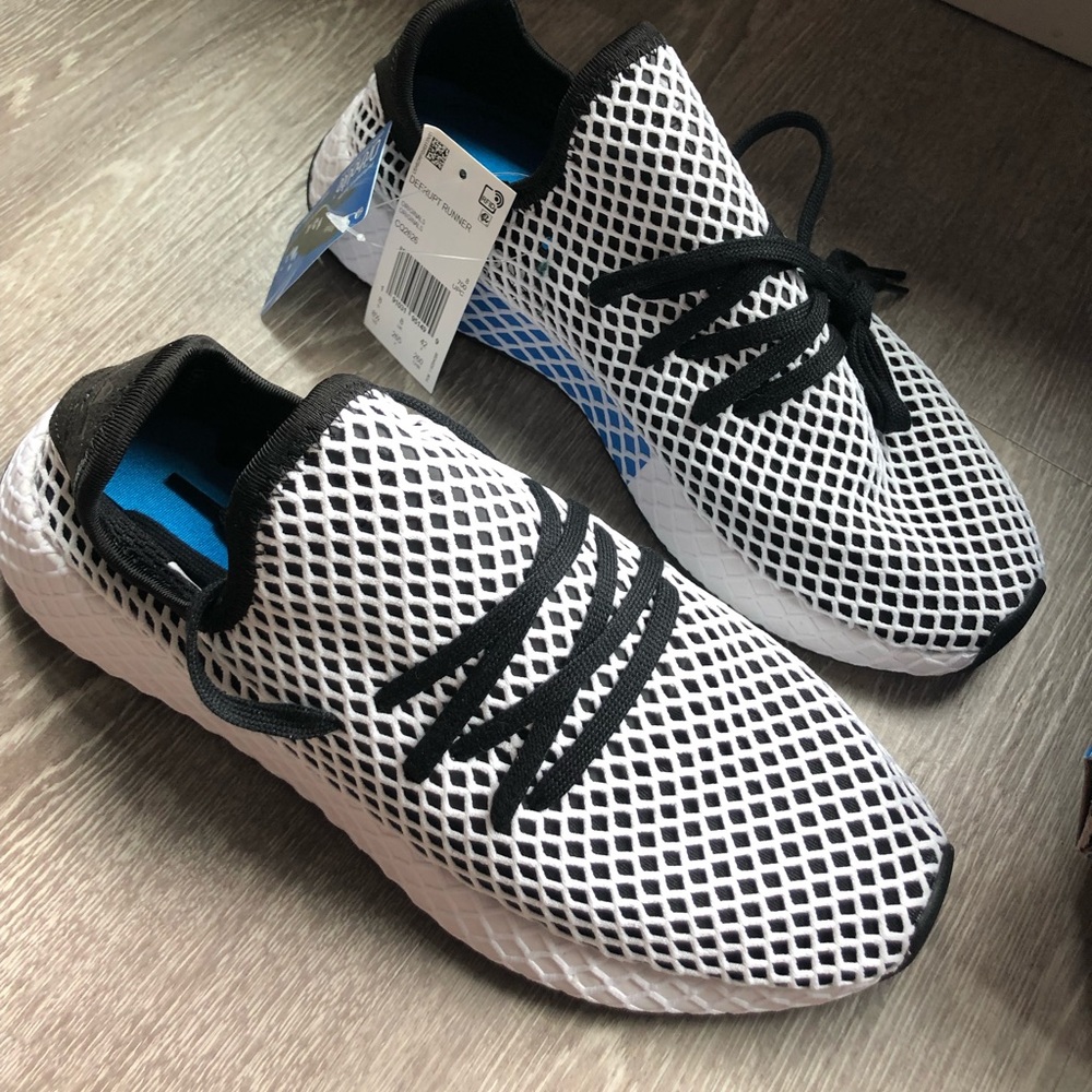 Adidas Deerupt sneakers NWT